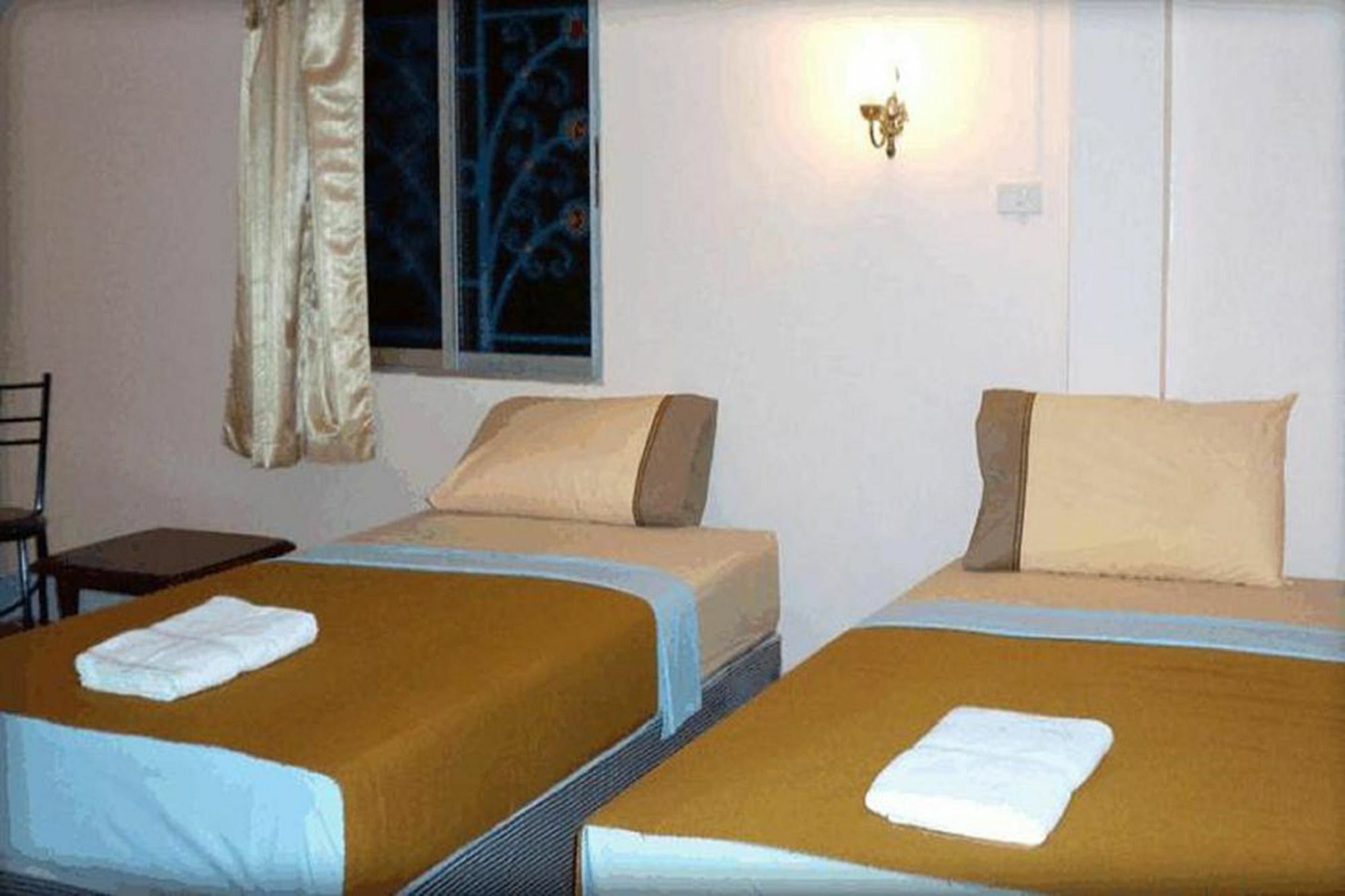 D'S Corner & Guesthouse Phuket Exteriör bild